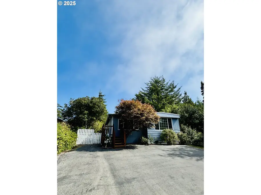 1600 E Rhododendron Dr #29, Florence, OR 97439 - Image #2