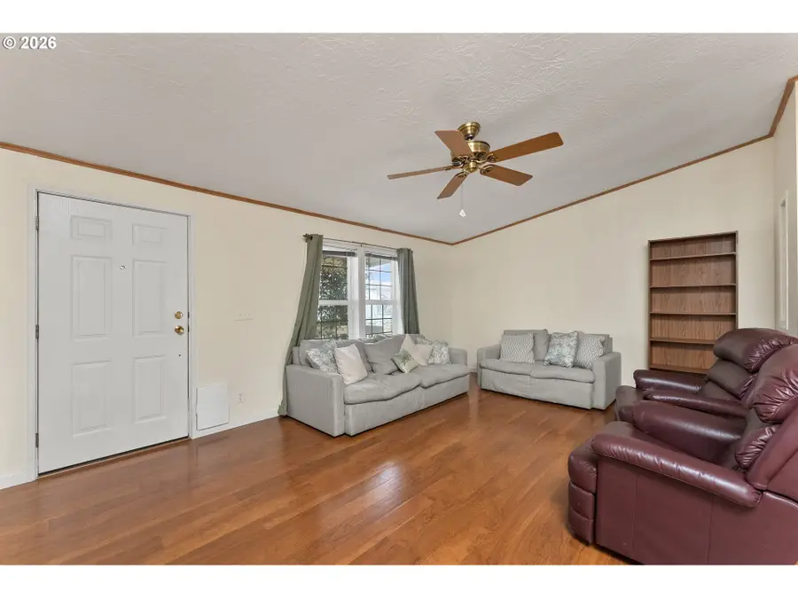 111 River Ridge Ave, Roseburg, OR 97471 - #3