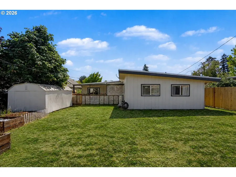 1227 SW Oregon Ave, Dallas, OR 97338 - #3