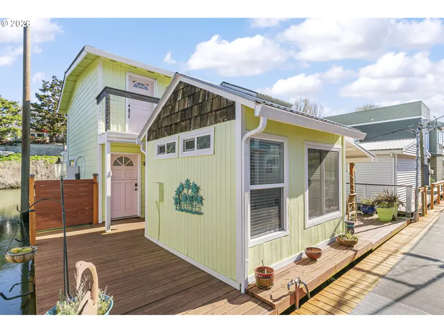 376 N Tomahawk Island Dr, Portland, OR 97217 - #2