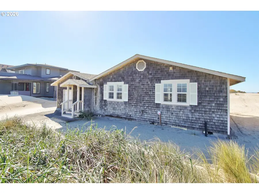 122 NW Oceania Dr, Waldport, OR 97394 - #3