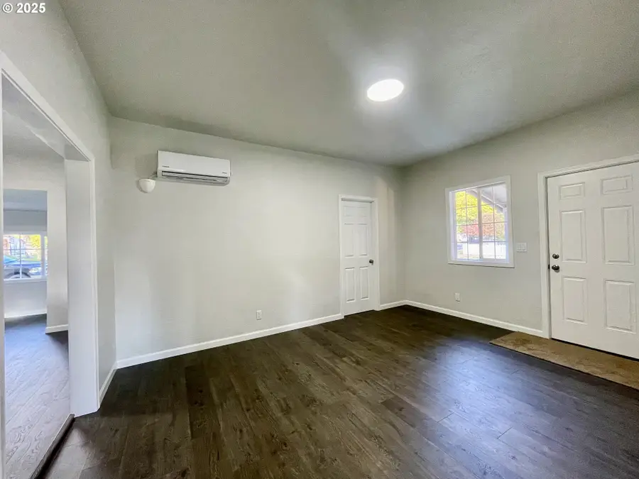 1039 Chestnut Ave, Cottage Grove, OR 97424 - Image #3