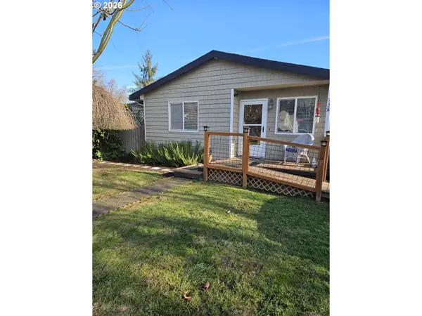 738 S 2nd St, Carlton, OR 97111