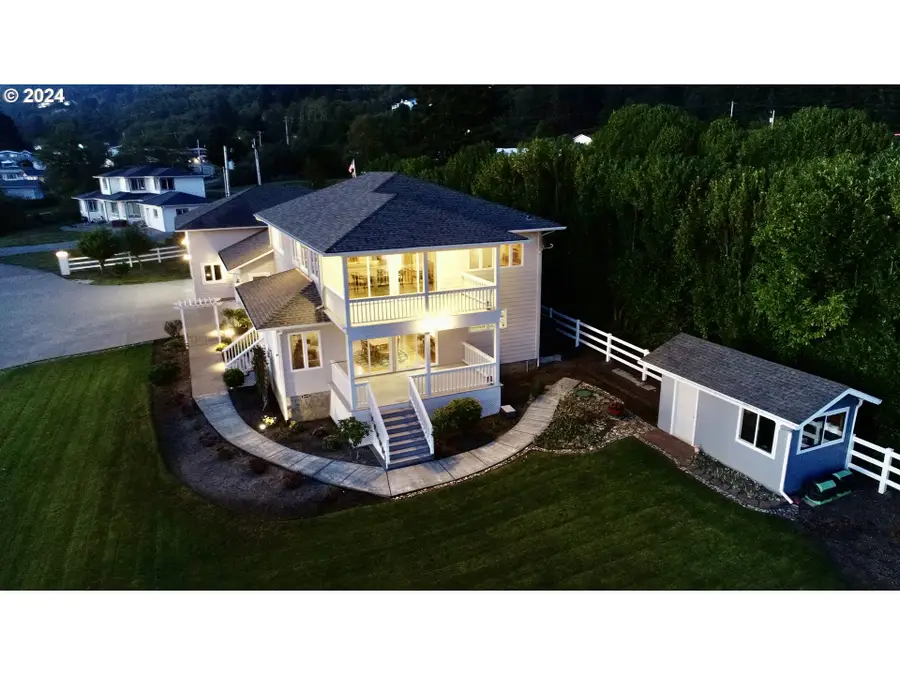 98694 Woodriff Ln, Brookings, OR 97415 - #2