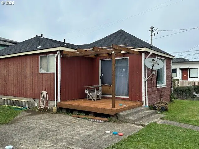 649 Colorado, North Bend, OR 97459 - #2