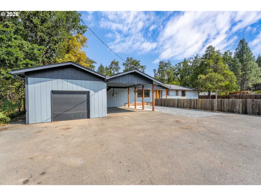 222 Shadywood Dr, Cave Junction, OR 97523 - Image #2