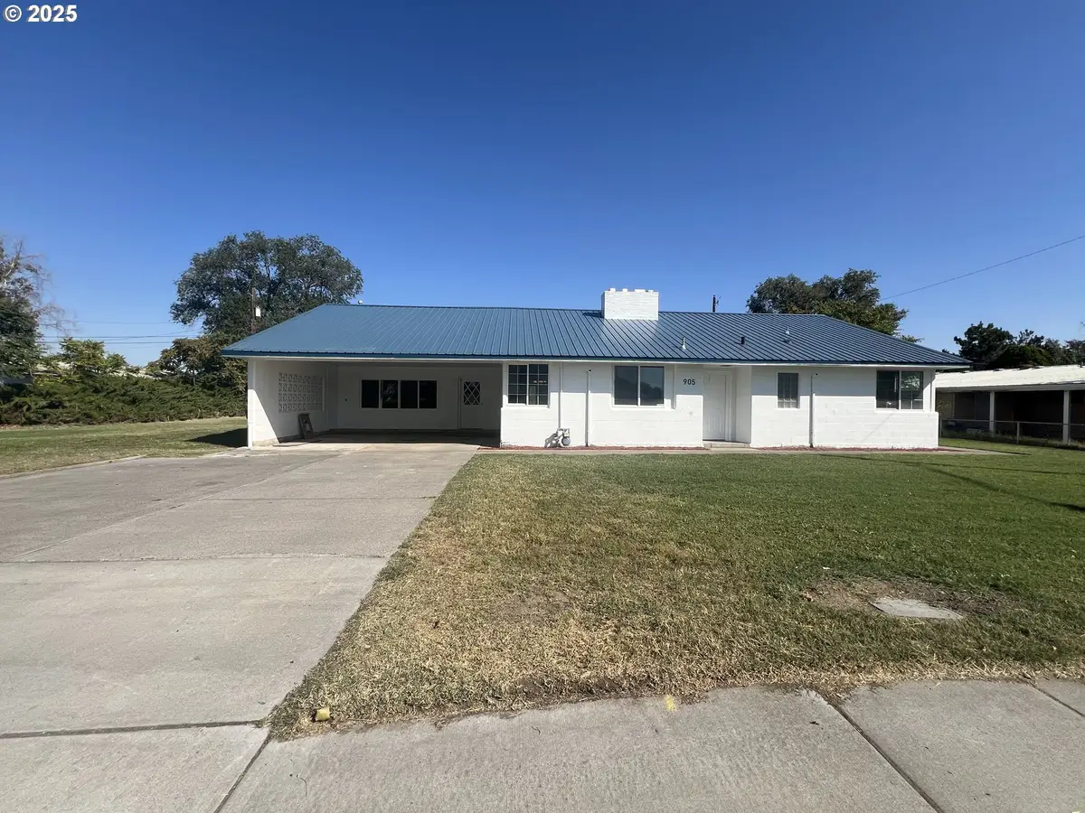 905 SW 11th St, Hermiston, OR 97838 - #1