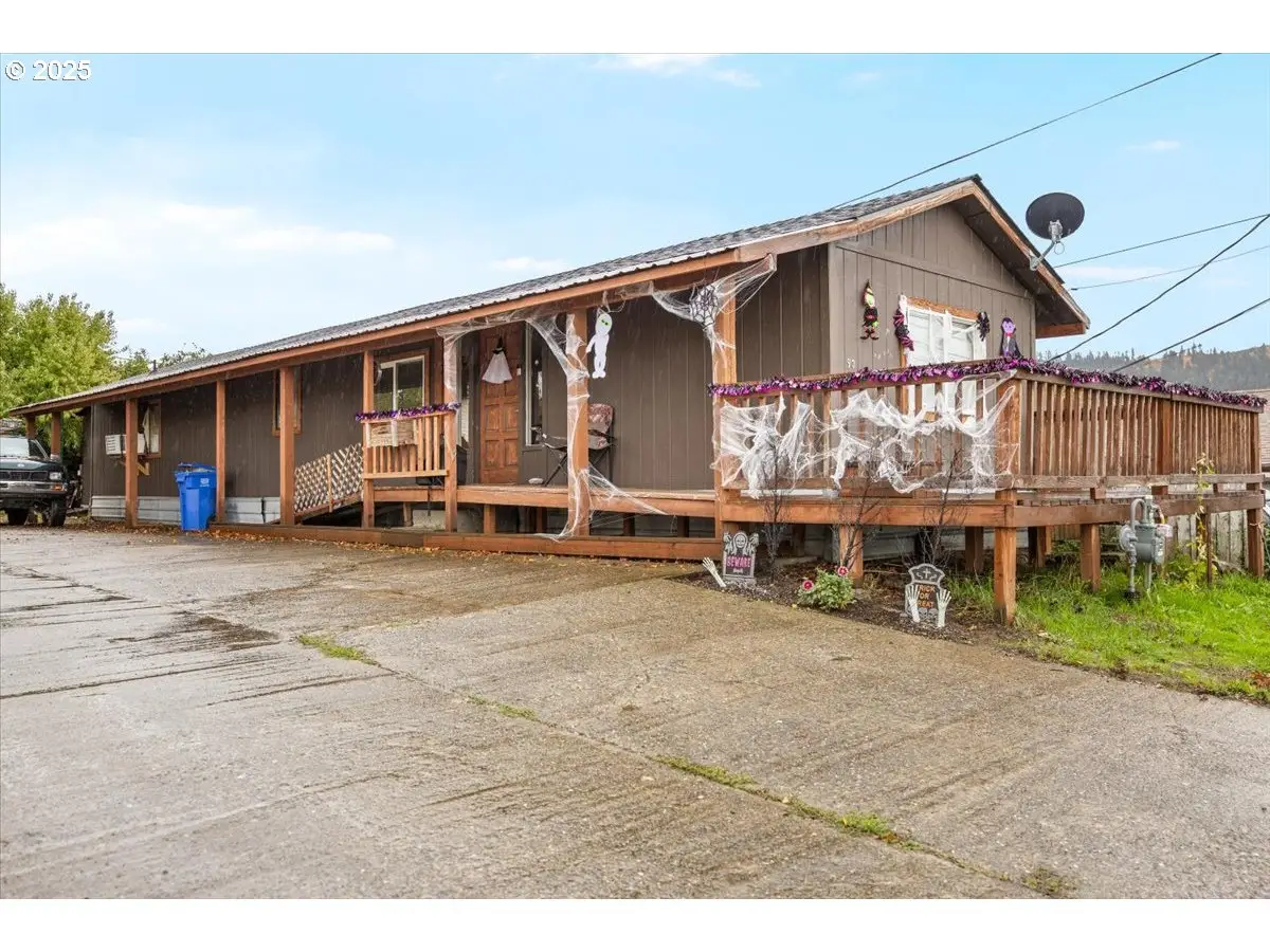 90 SE Darrell Ave, Winston, OR 97496 - Image #1