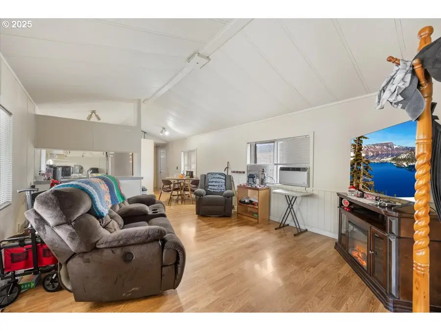 90 SE Darrell Ave, Winston, OR 97496 - Image #3