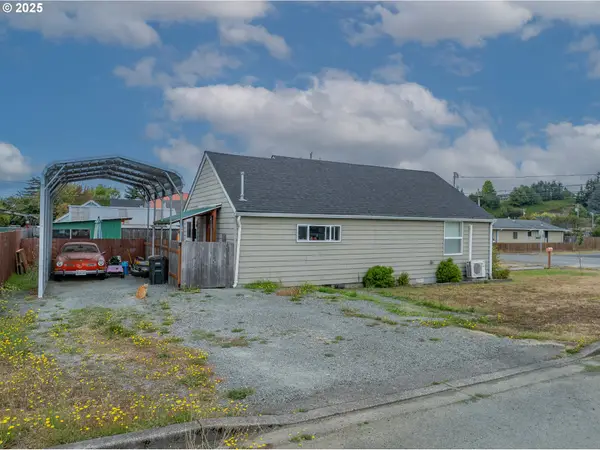 1434 Maryland Ave, MyrtlePoint, OR 97458