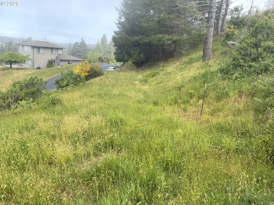 6877 Pacific Terrace Dr, Brookings, OR 97415 - Image #3