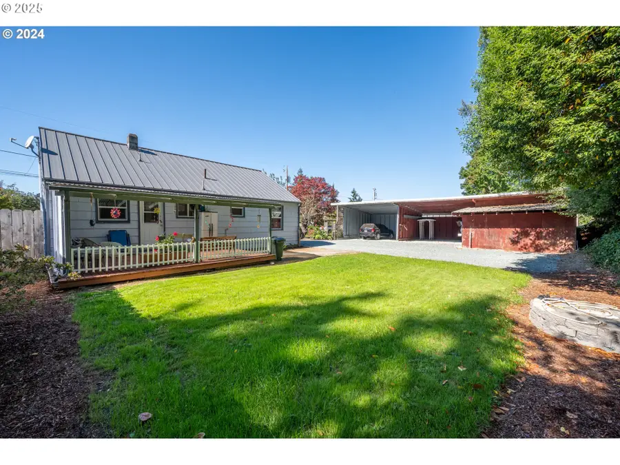 227 Border St, Myrtle Point, OR 97458 - Image #2