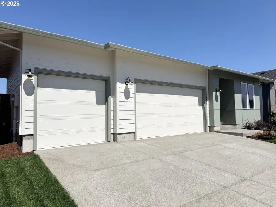 733 Magnolia Ave, Woodburn, OR 97071 - #3