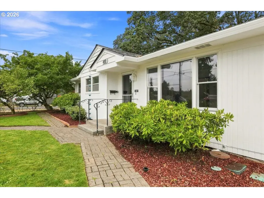 410 E Fairfield St, Gladstone, OR 97027 - #2