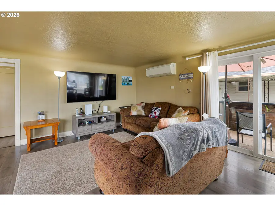 220 21st St, Springfield, OR 97477 - #2