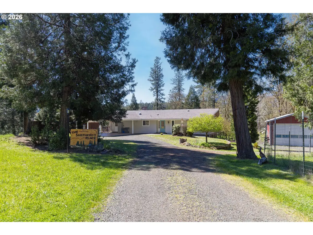 135 Champagne Dr, Roseburg, OR 97471 - #1