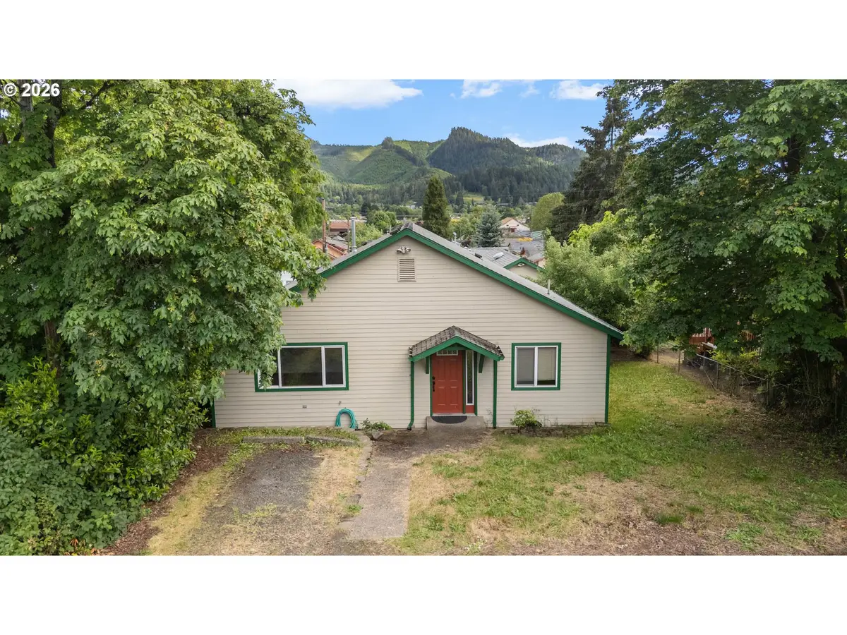 240 E Fourth Ave, Sutherlin, OR 97479 - #1