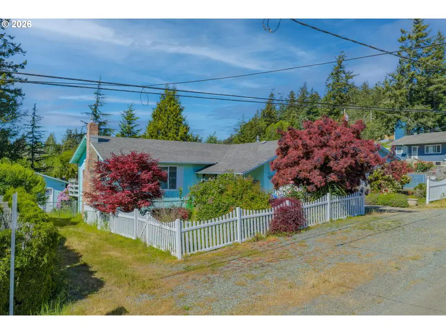 1707 View St, Myrtle Point, OR 97458 - #3
