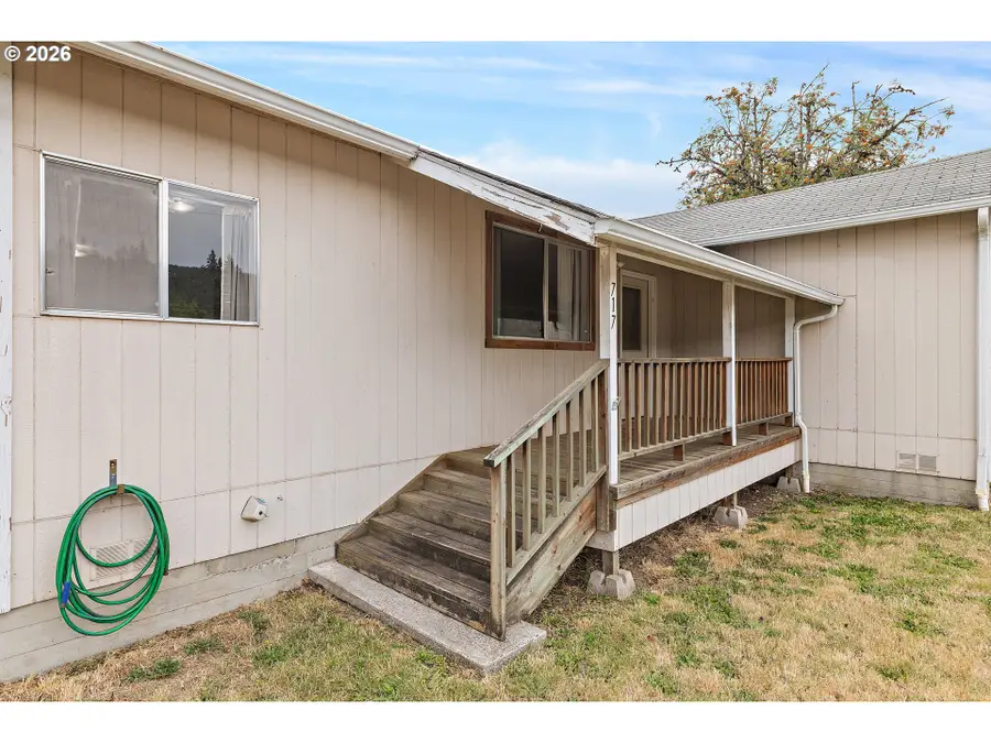 717 Main St, Lyons, OR 97358 - #3