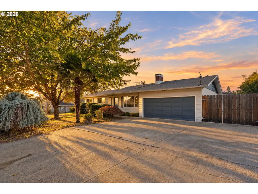 839 W Luellen Dr, Roseburg, OR 97471 - #2