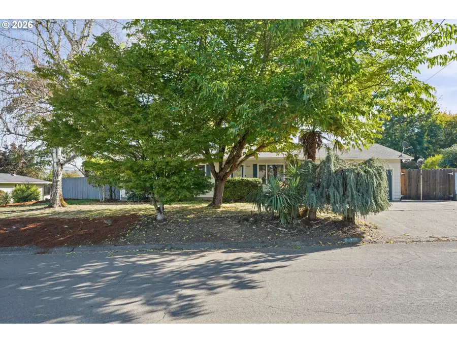 839 W Luellen Dr, Roseburg, OR 97471 - #3