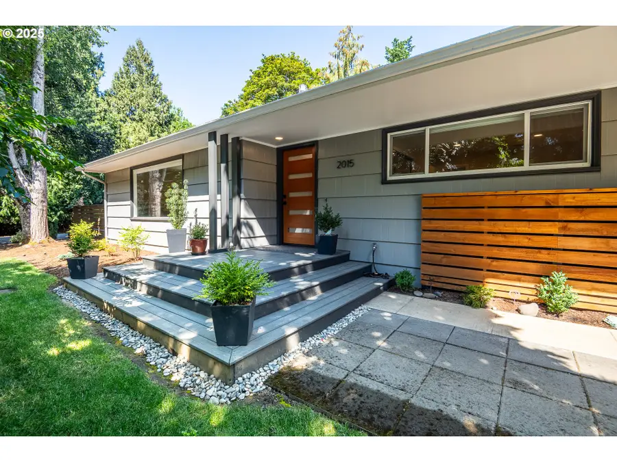 2015 Eastwood Ln, Eugene, OR 97401 - Image #2