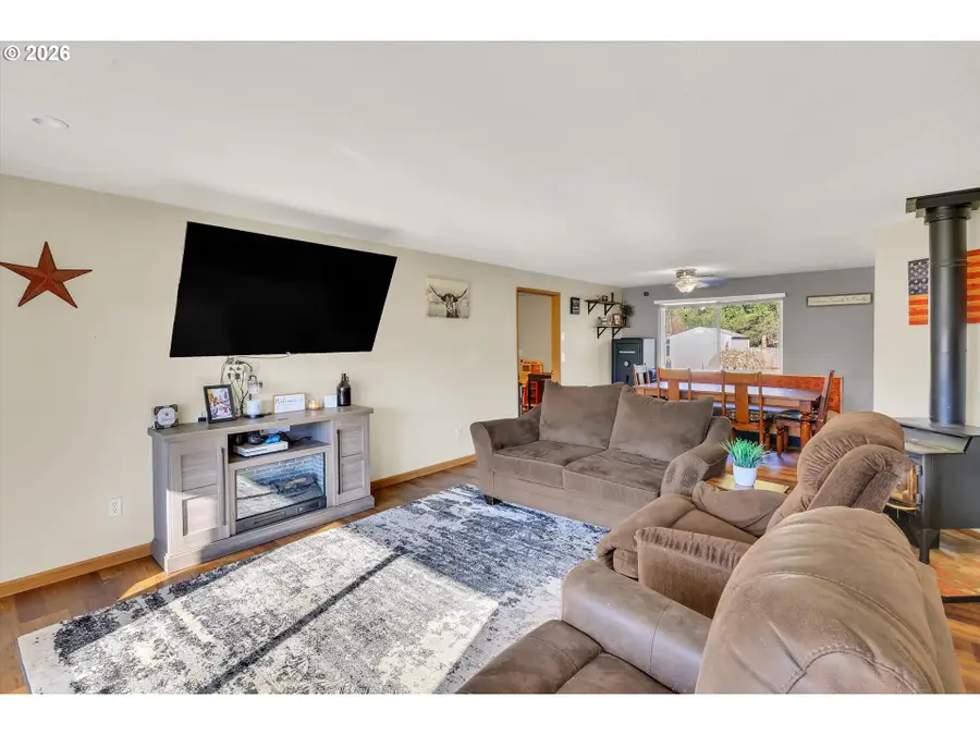 505 N Hubbard Ave, Yacolt, WA 98675 - #2