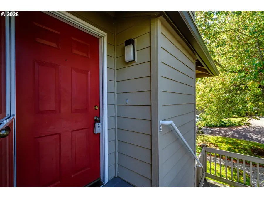 2083 Lake Isle Dr, Eugene, OR 97401 - #3