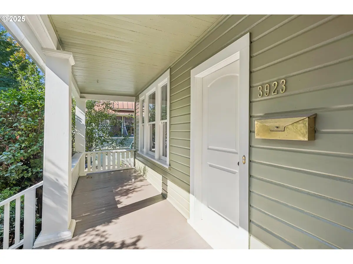3923 SE Main St, Portland, OR 97214 - Image #1