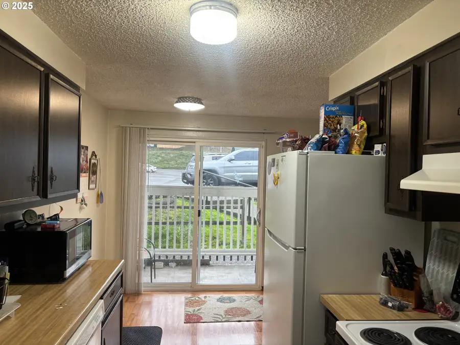 885 NE Sunset St, Roseburg, OR 97470 - #3