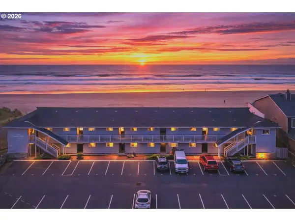 137 S Pacific St, RockawayBeach, OR 97136