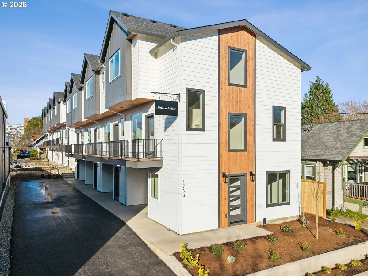 1722 SE Sherrett St, Portland, OR 97202 - #1