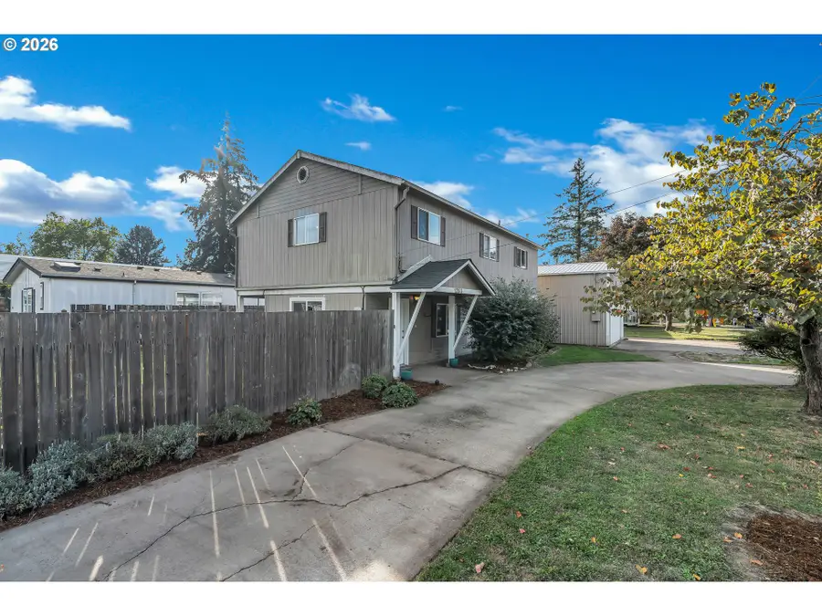 1203 Oak St, Amity, OR 97101 - #3