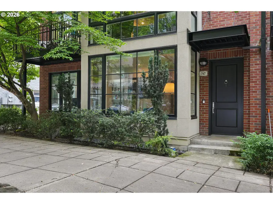 747 NW 11th Ave, Portland, OR 97209 - #2