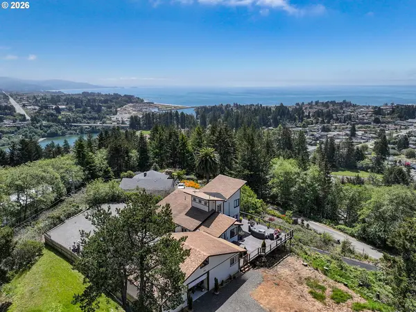 895 Marina Heights, Brookings, OR 97415