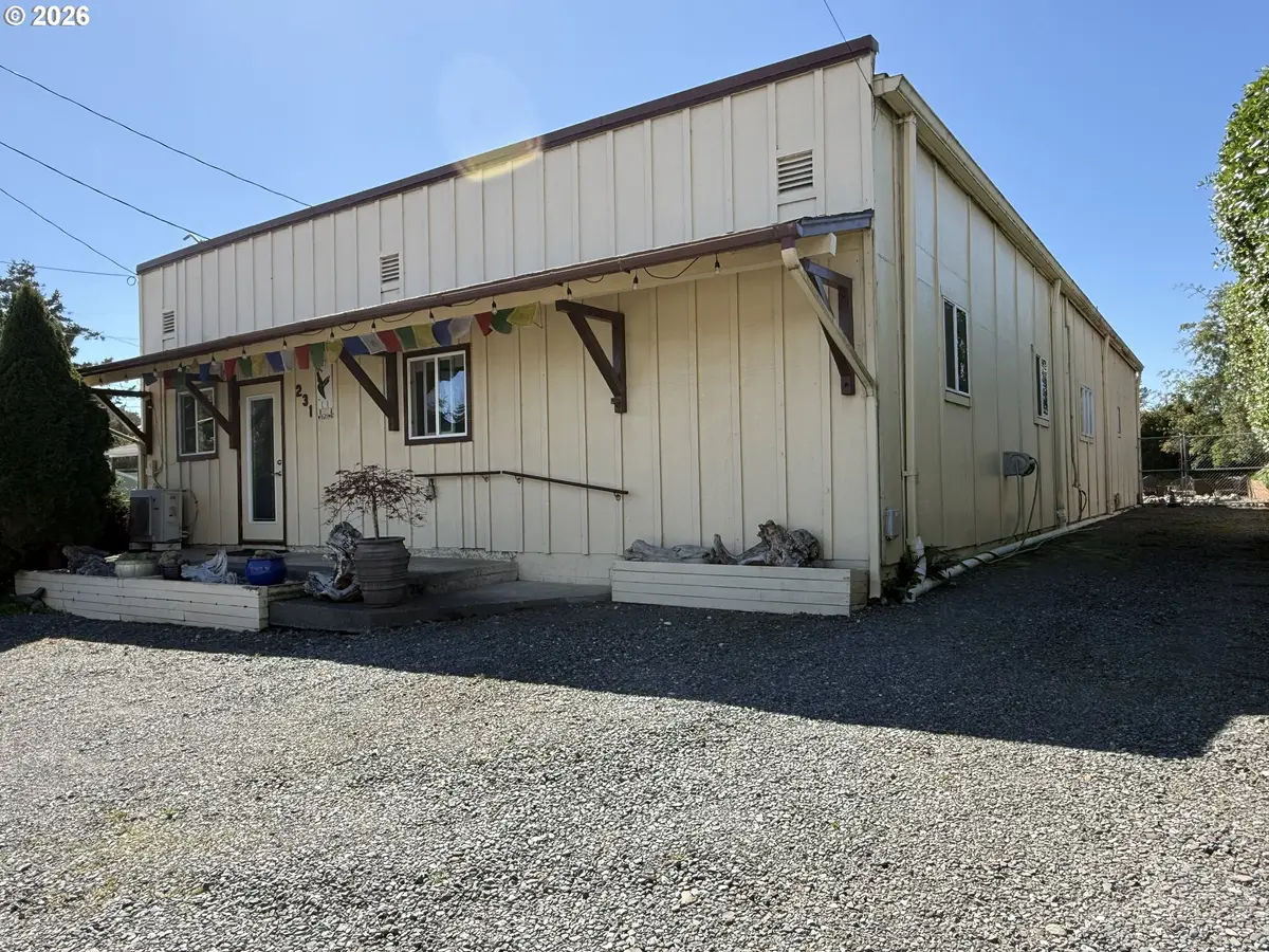 231 Wharf St, Brookings, OR 97415 - #1