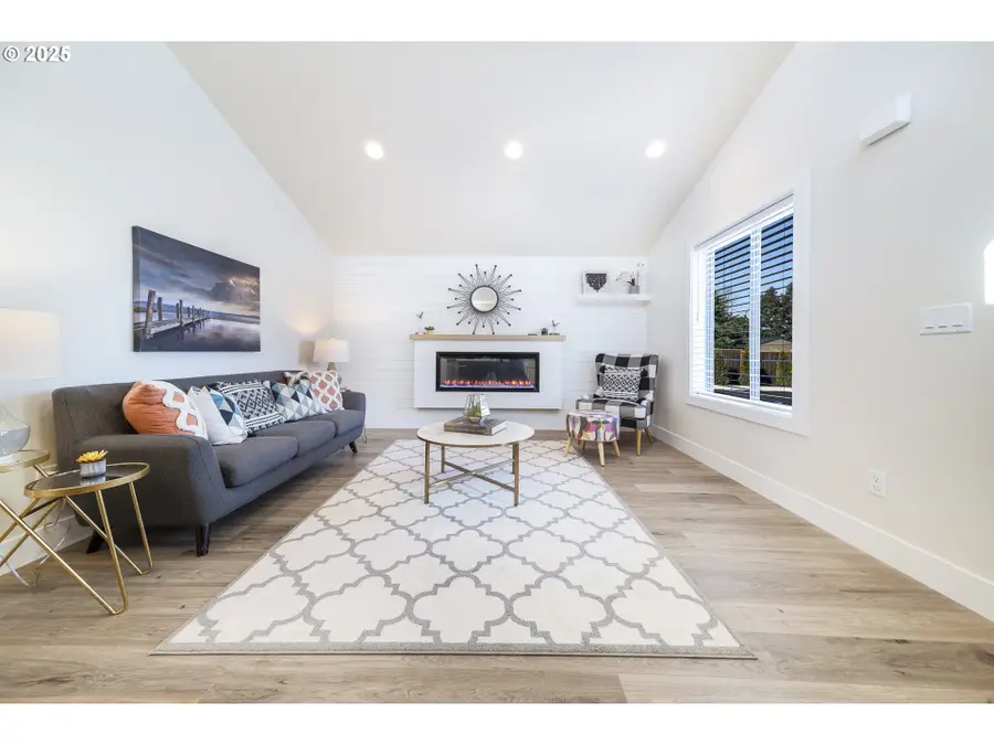 12246 Meadowlawn Dr, Oregon City, OR 97045 - #3