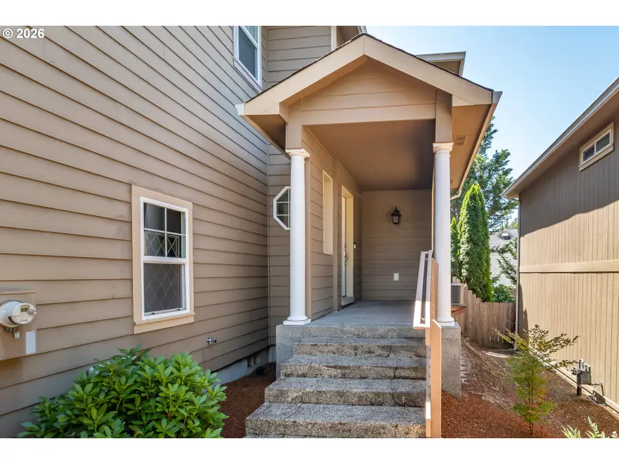1487 NE Four Seasons Dr, Roseburg, OR 97470 - #2