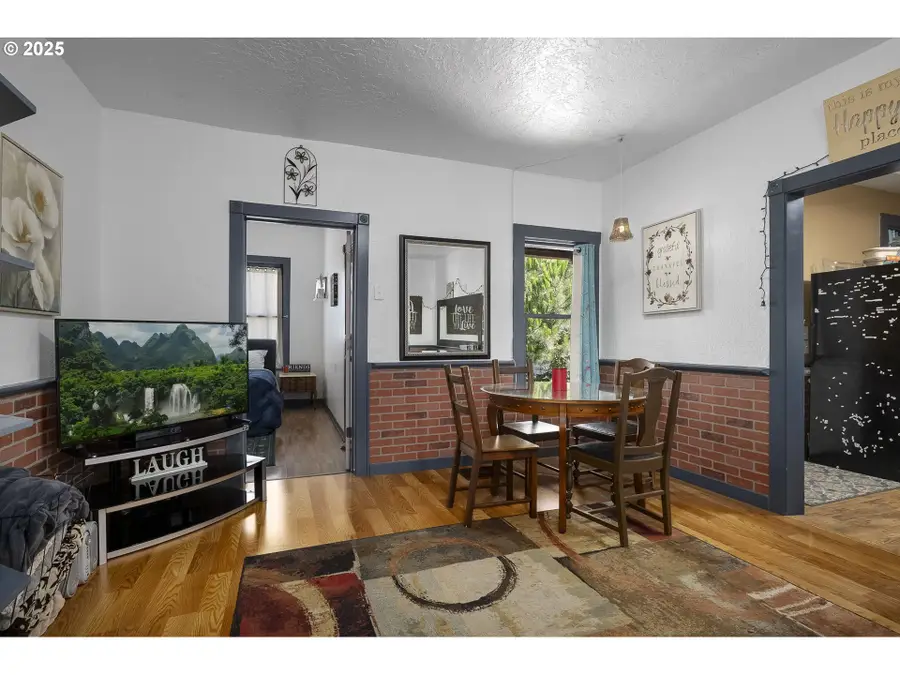 2018 SE 6th Ave, Portland, OR 97214 - Image #3