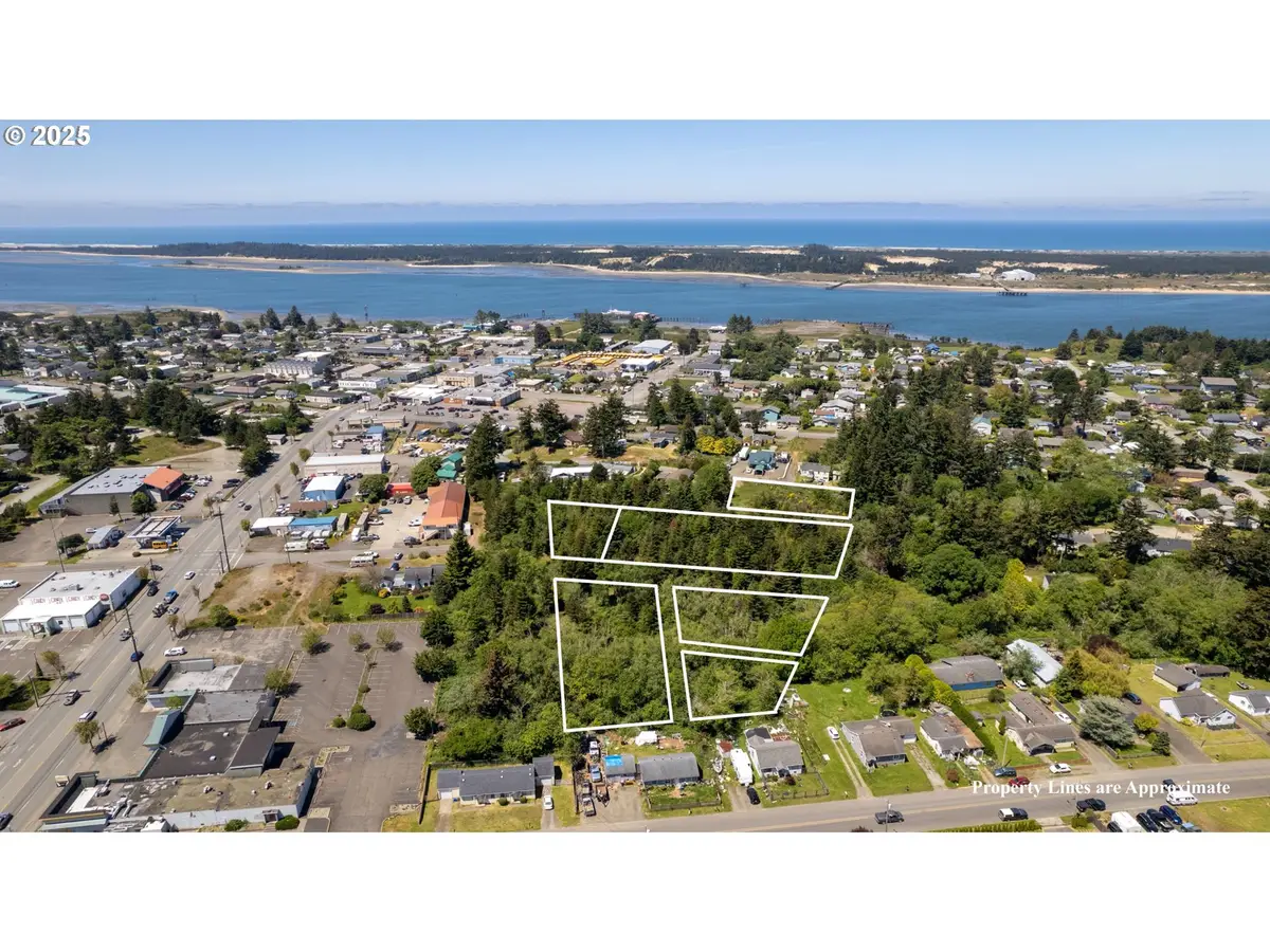 283 N Main St, Coos Bay, OR 97420 - Image #1