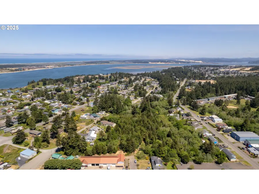 283 N Main St, Coos Bay, OR 97420 - Image #3