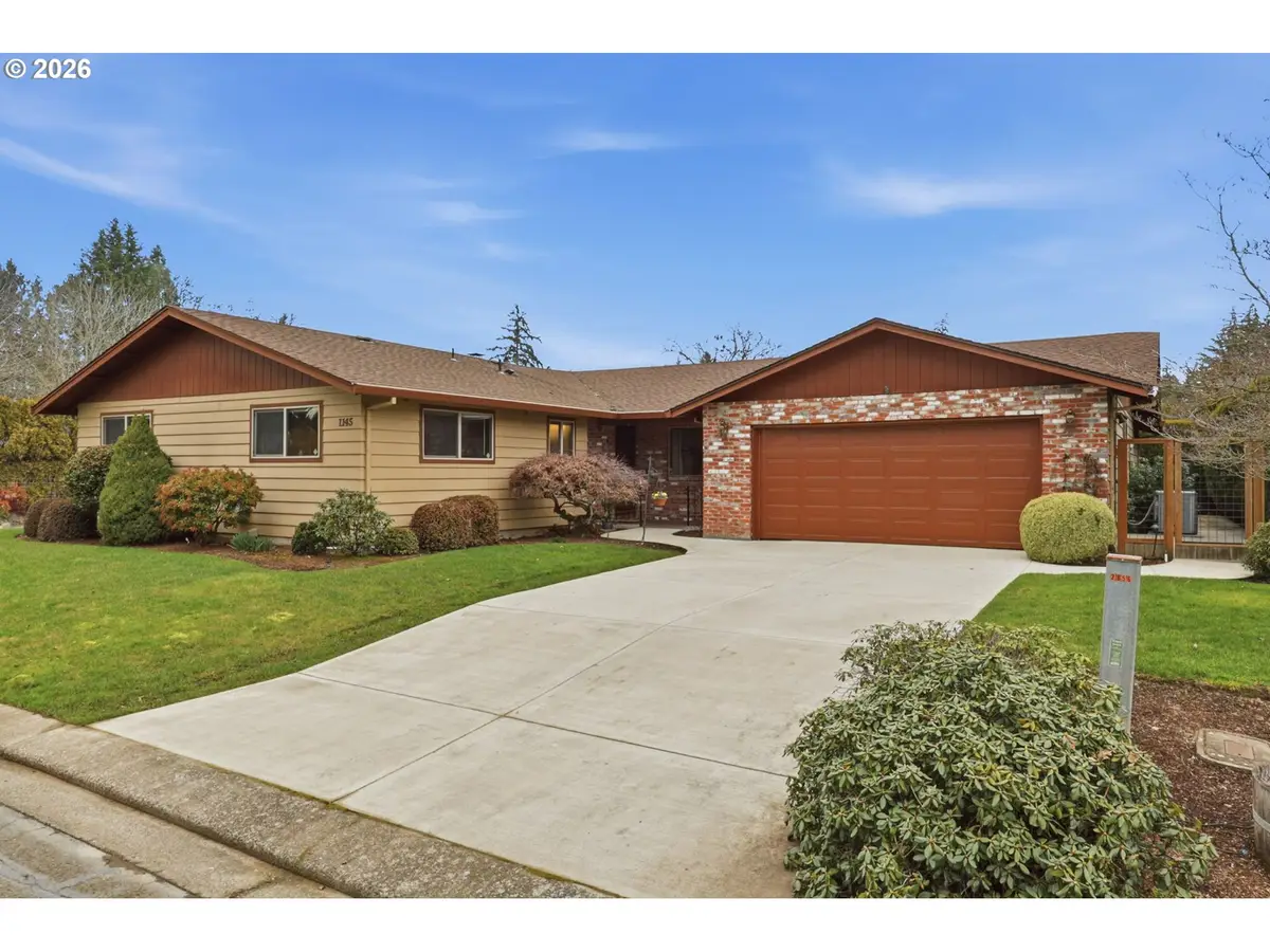 1145 NW Sunnywood Ct, McMinnville, OR 97128 - Image #1