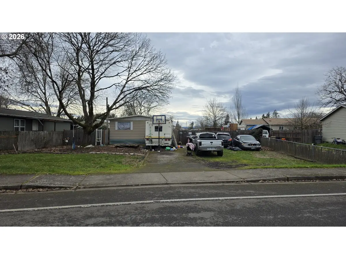 530 S 6th St, Harrisburg, OR 97446 - Image #1