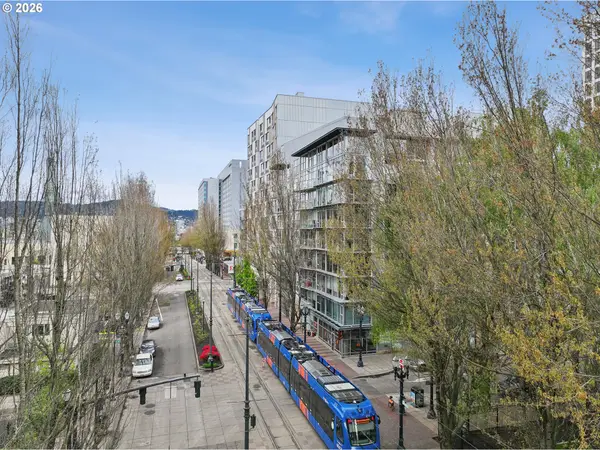 533 NE Holladay St #701, Portland, OR 97232