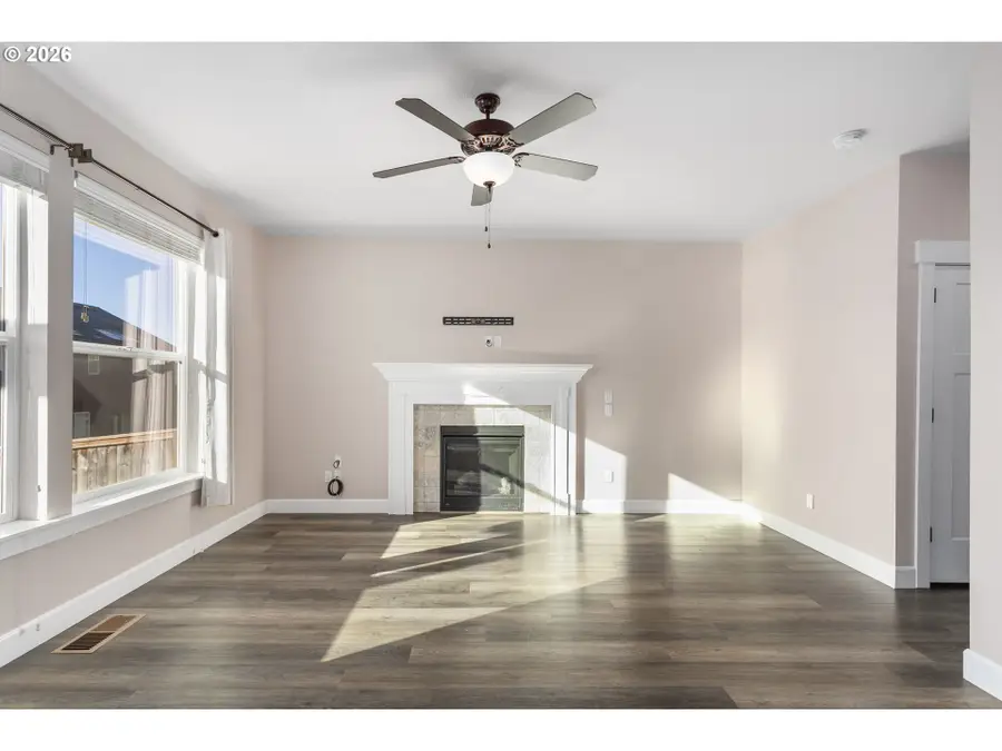 1092 E 1st Ave, Estacada, OR 97023 - Image #3