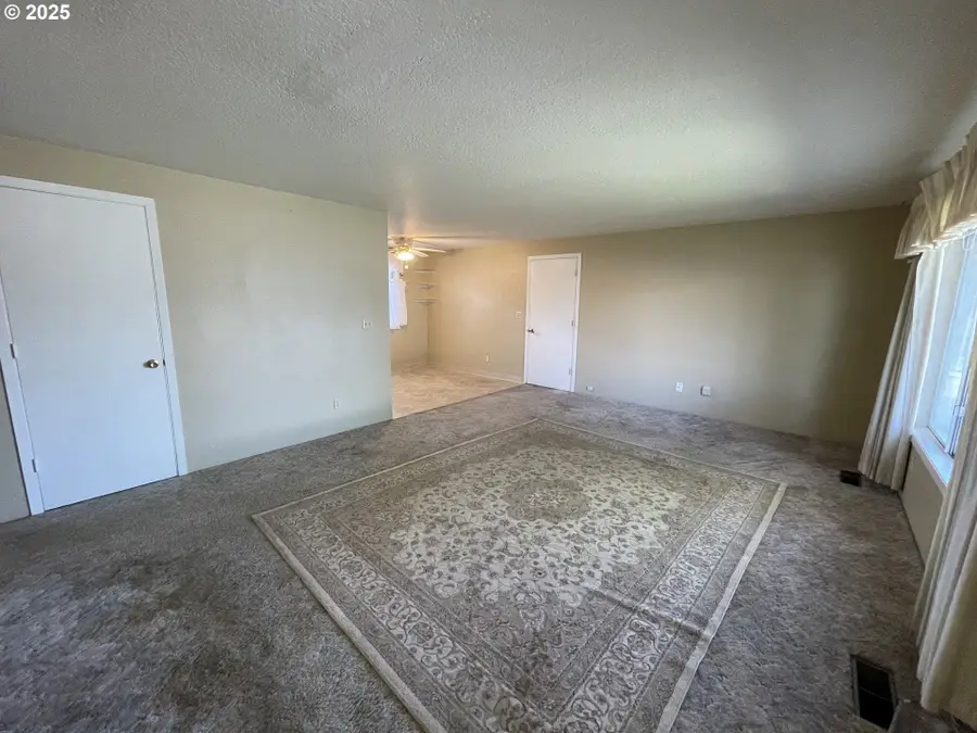 490 NW 3rd St, Hermiston, OR 97838 - Image #3