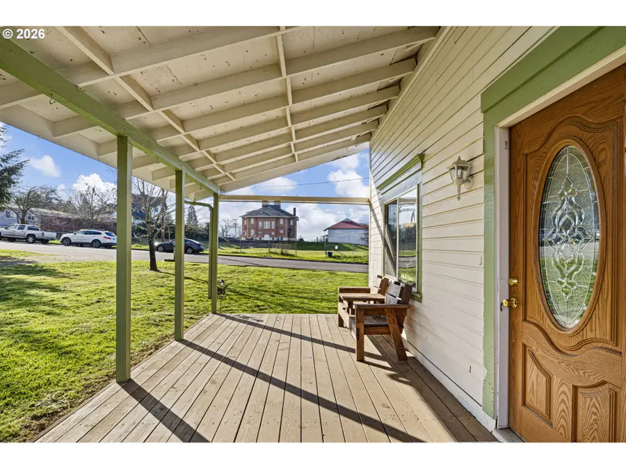 116 NE 8th St, Oakland, OR 97462 - Image #2