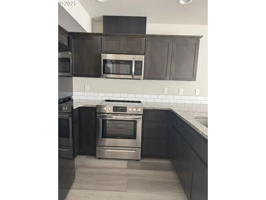 688 E Oregon Ave, Hermiston, OR 97838 - Image #2