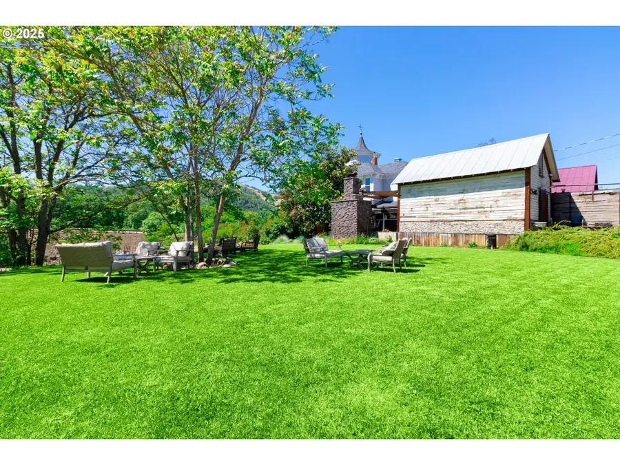 1772 SE Jackson St, Roseburg, OR 97470 - #3