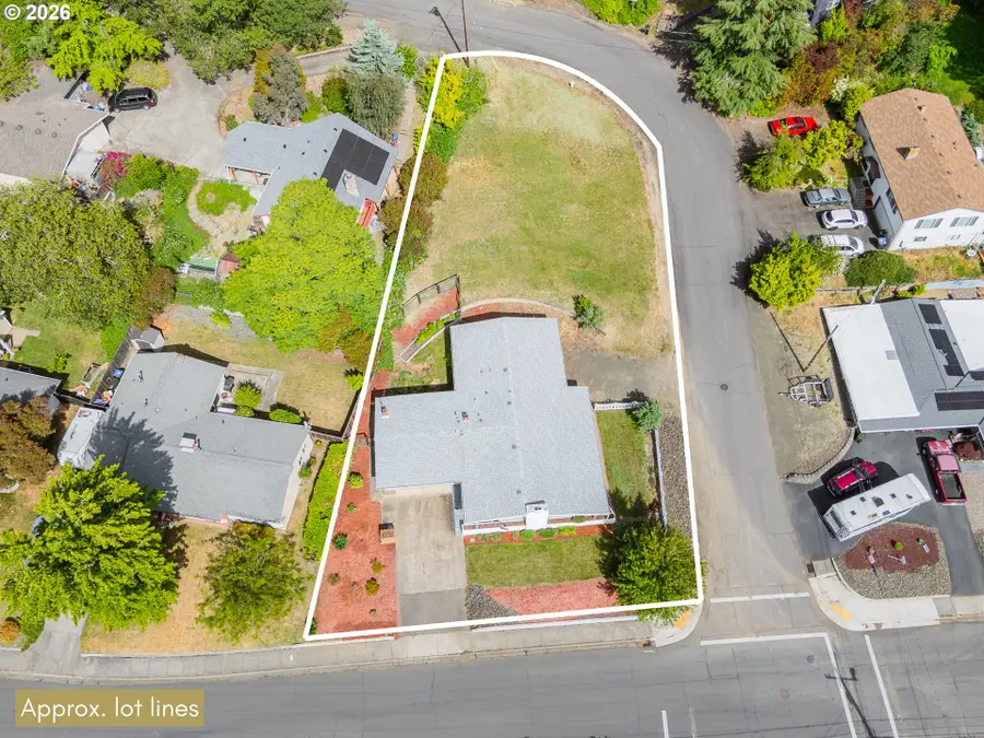 2025 NW Kline St, Roseburg, OR 97471 - #2